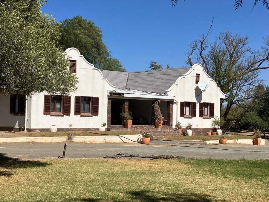 4 Bedroom Property for Sale in Vanwyksvlei Northern Cape